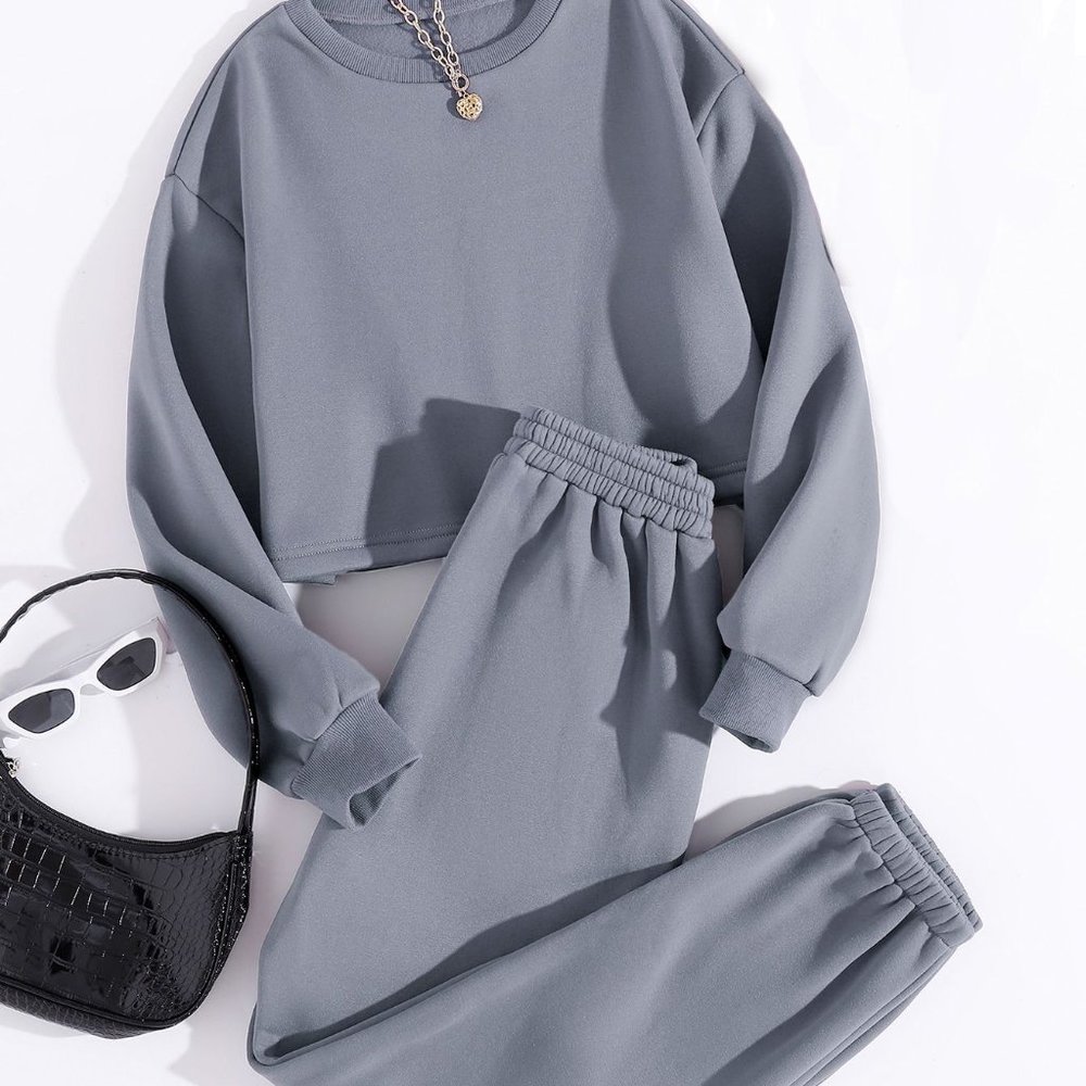 Ilove wearing sweatshirts and sweatpants too